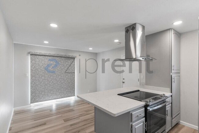 Building Photo - 6258 Castillon Dr