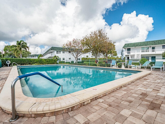 Building Photo - 2800 Indian River Blvd