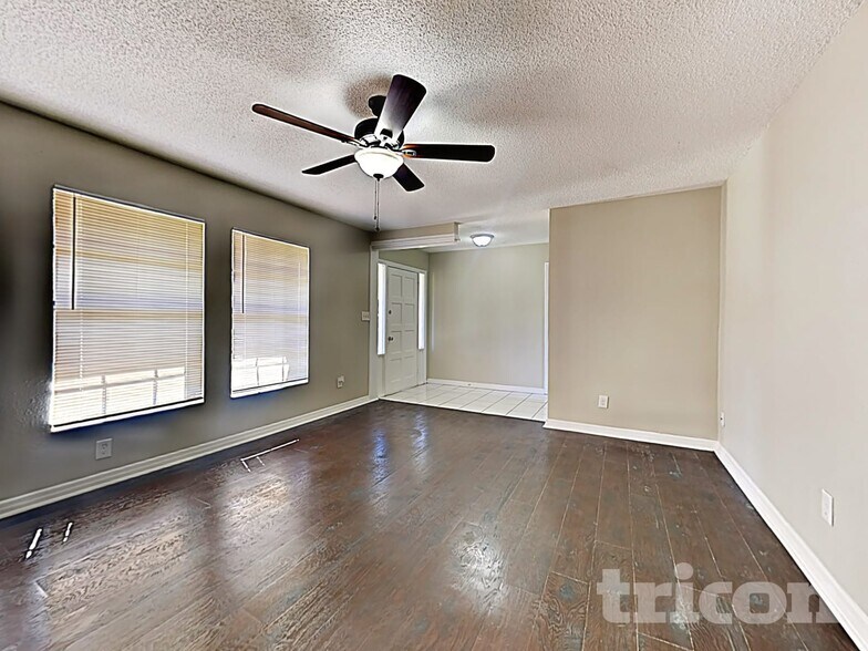 Building Photo - 816 Centerwood Ct