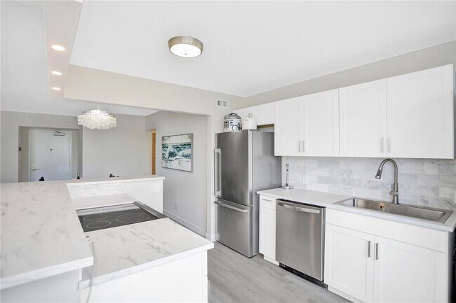 Building Photo - 5200 N Ocean Blvd