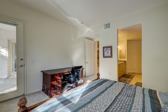 Building Photo - STUNNING 3 BEDROOM 2 FULL BATH FIRST FLOOR...