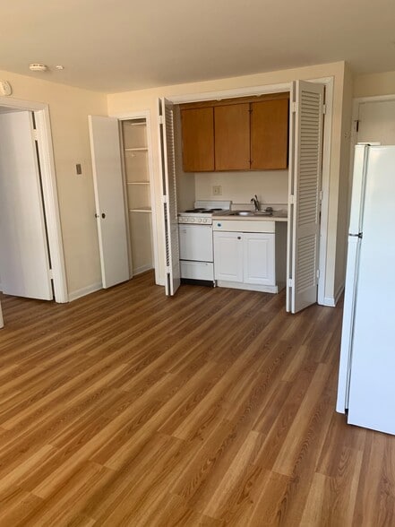 Building Photo - 1500 Central St