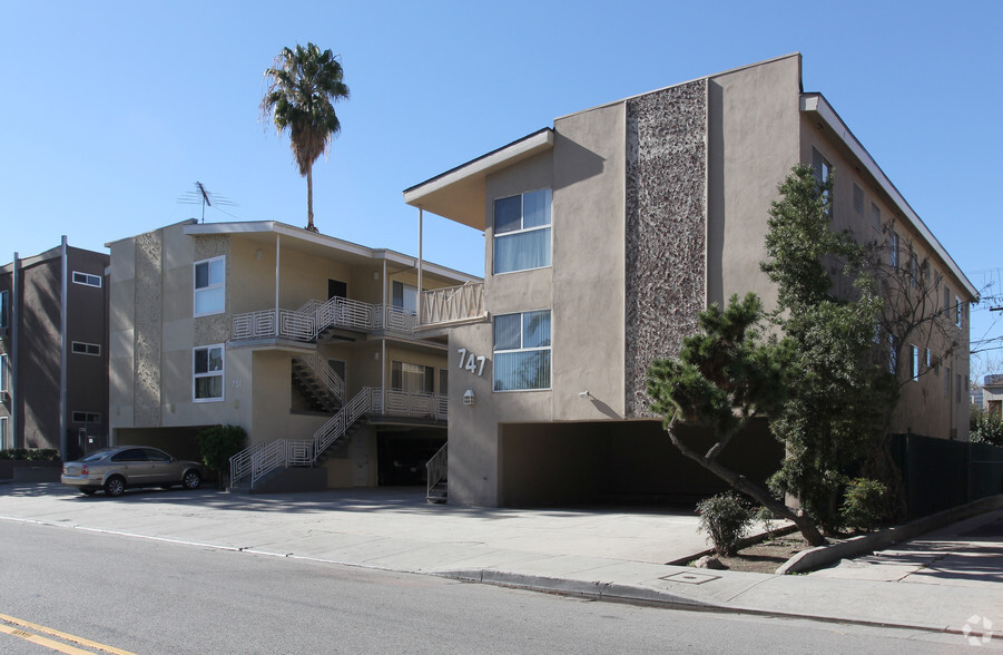 Building Photo - 747 S Curson Ave