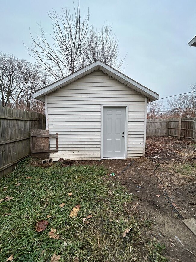 Building Photo - ** Move in Special ** 2-Bedroom, 1-Bathroom Home with Basement – $1,075/Month