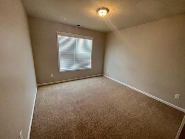 Building Photo - 180 Collinwood Dr