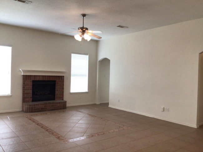 Building Photo - 1620 Northview Dr