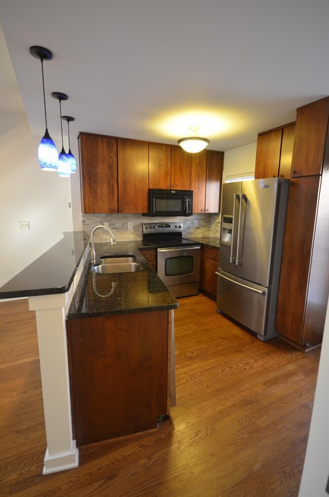 Building Photo - 142 Moreland Ave SE