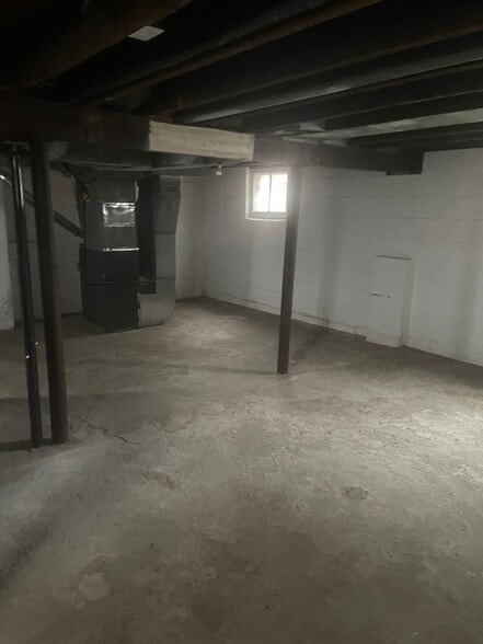 Building Photo - 19339 Fenelon St