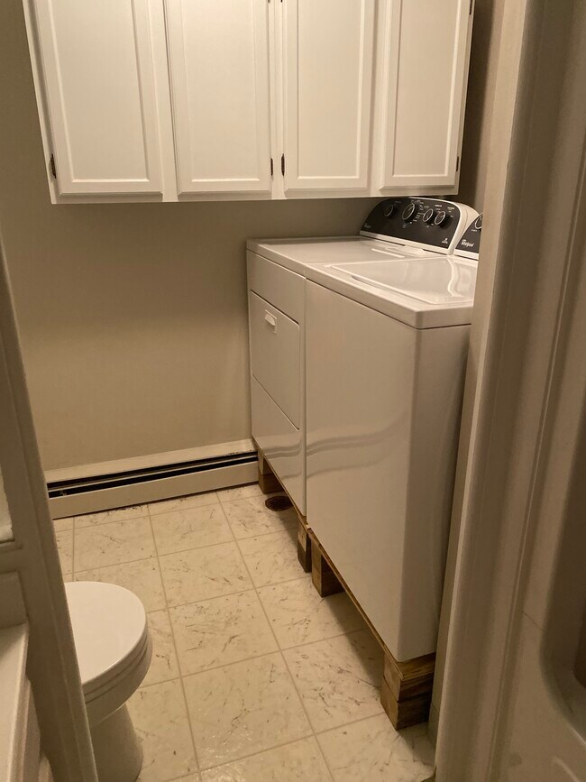 Building Photo - 7863 Russell Ln