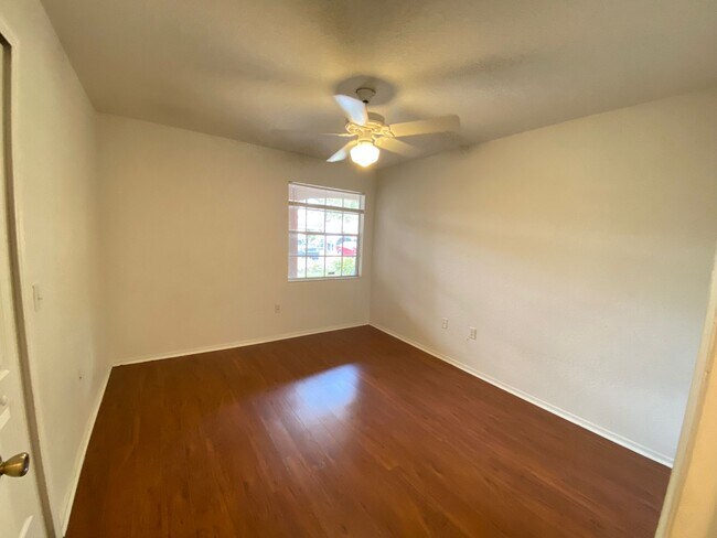 Building Photo - 13941 Fairway Island Dr