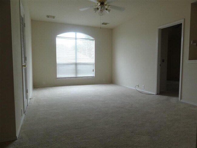 Building Photo - 323 Thorpe Springs Dr