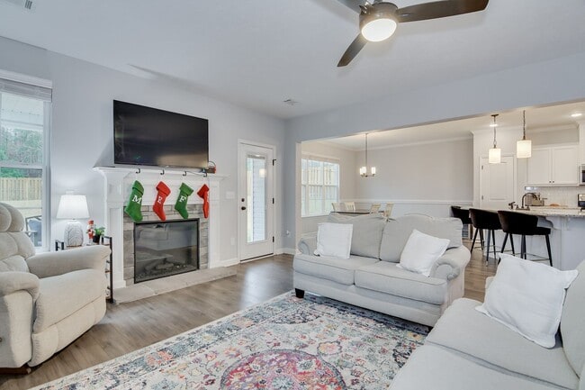 Building Photo - Haynes Station - 4 Bedroom 2.5 Bath