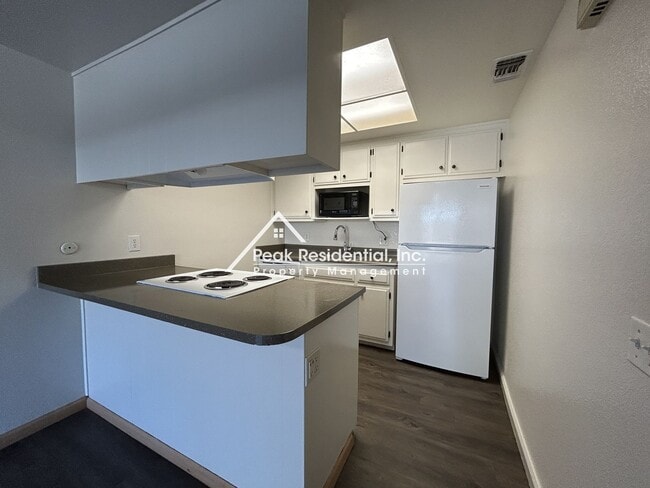 Building Photo - Orangevale 2bd/1ba Duplex with Garage