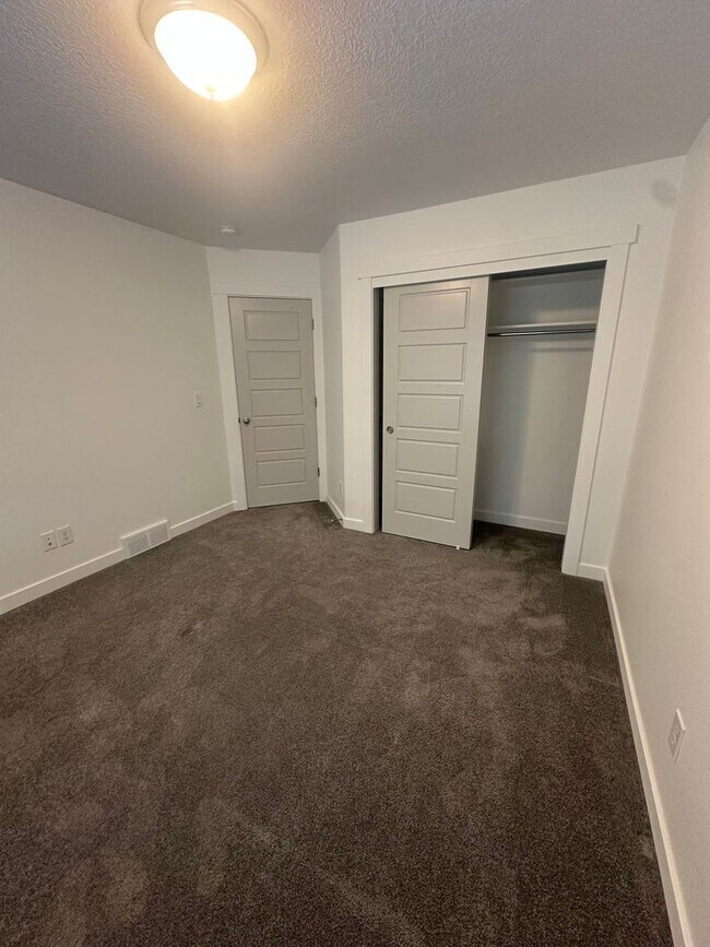 Building Photo - Gorgeous South Jordan Property!!!