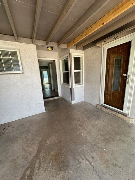 Building Photo - 2713 N Northwest Dr