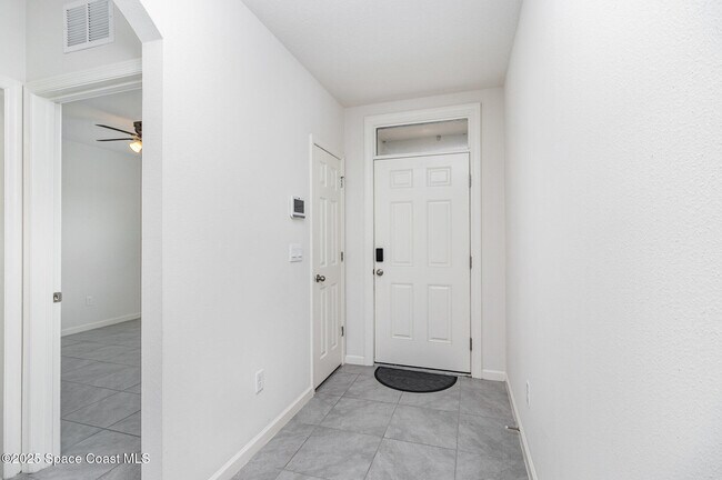 Building Photo - 975 Remington Green Dr SE