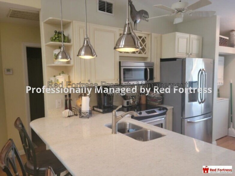 Building Photo - 15076 Parkside Dr