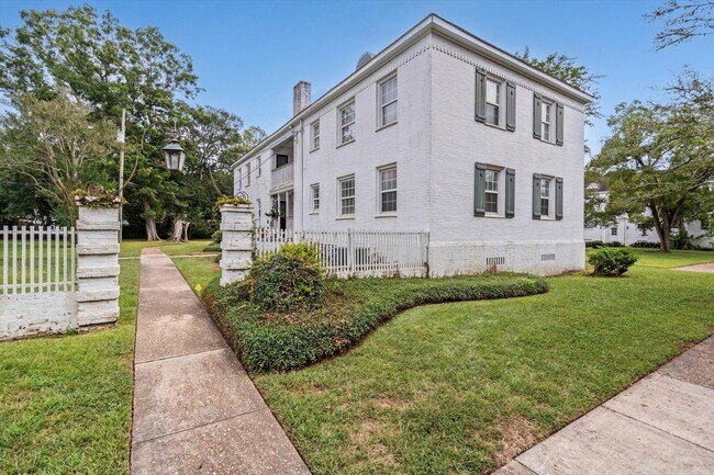 Building Photo - SUMMERVILLE CONDO