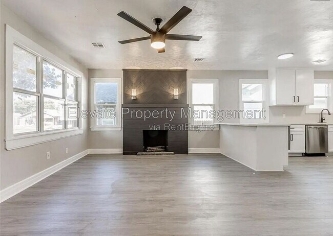 Building Photo - 835 W Eubanks St