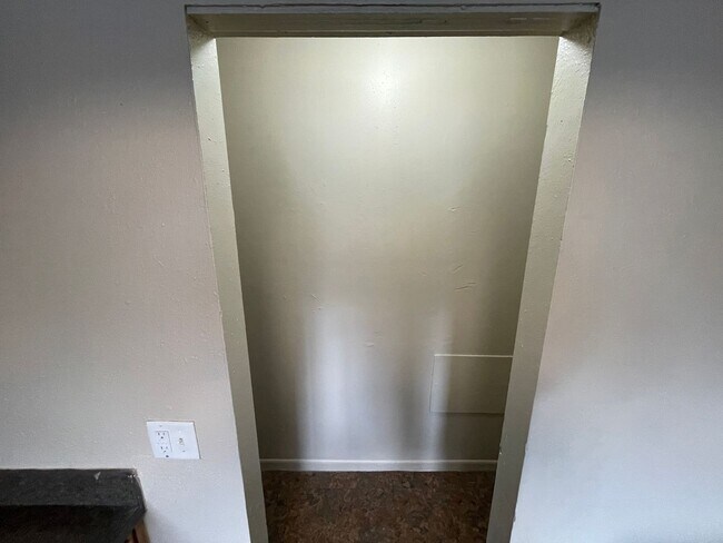 Building Photo - 2/1 Apartment