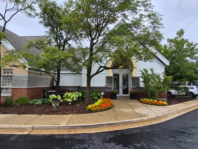 Building Photo - 984 Park Hill Cir