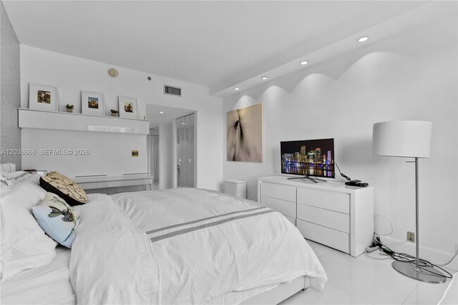 Building Photo - 251 Crandon Blvd