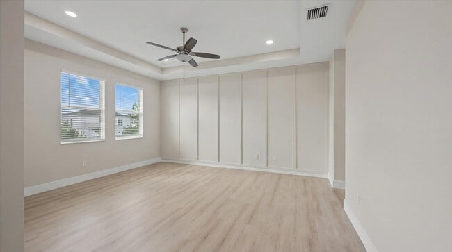 Building Photo - 16280 Oakview Dr