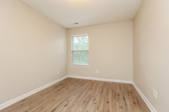 Building Photo - 391 Tapestry Pl