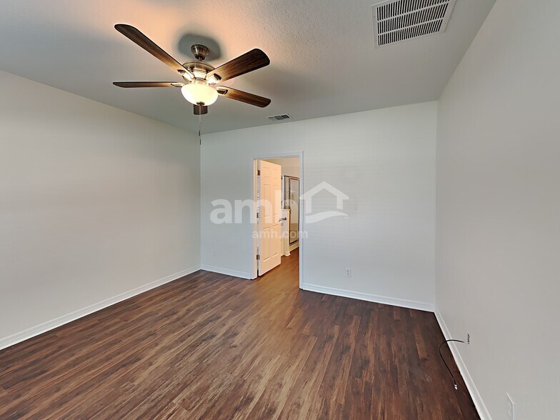 Building Photo - 10149 Lenox St