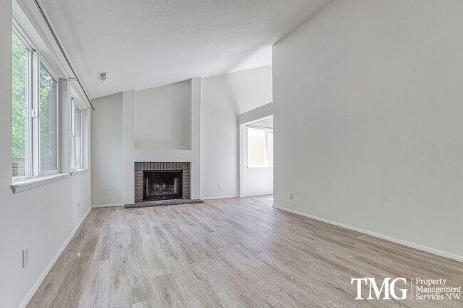 Building Photo - Amazing Open concept Condo in a secluded c...