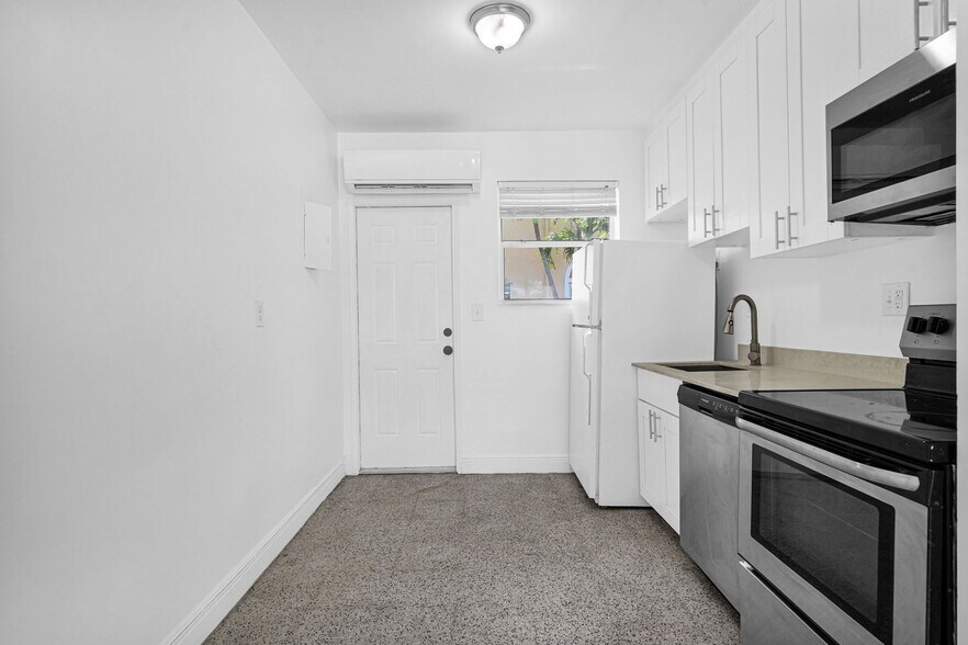 Building Photo - 150 NW 78th St