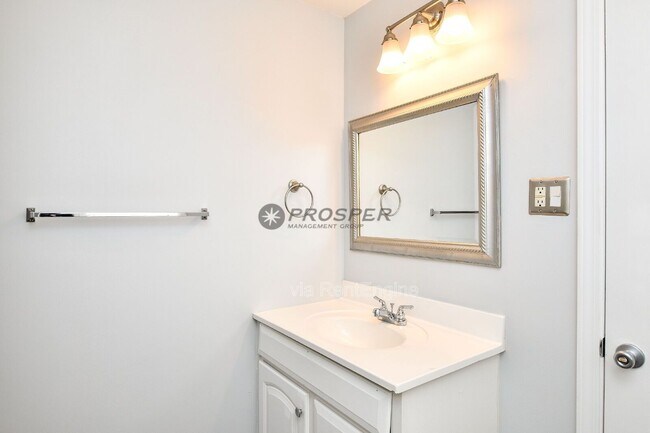 Building Photo - 1082 Hampton Rd