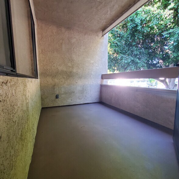 Balcony - East Exposure - 351 N Ford Ave