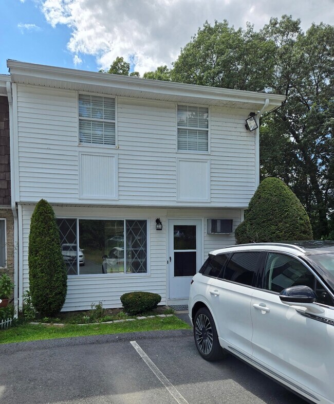 Primary Photo - 945 Riverside Dr