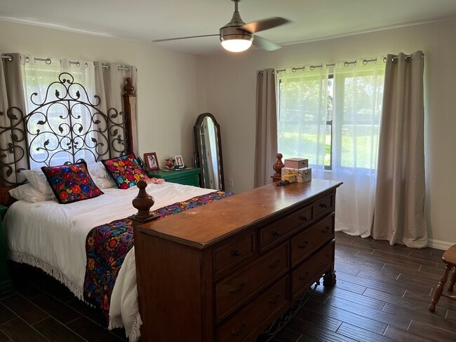 Building Photo - 2224 Magnolia Ave