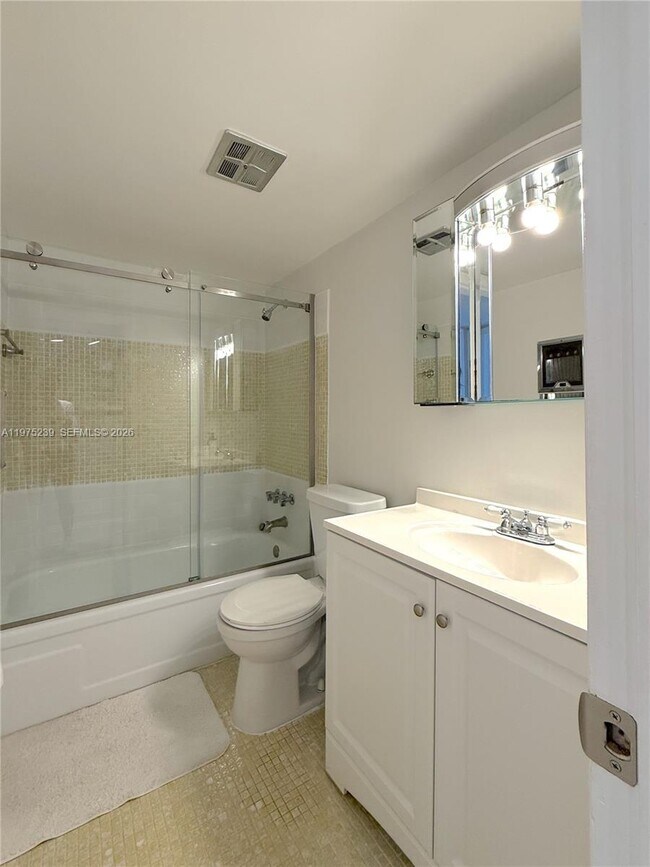 Building Photo - 541 Blue Heron Dr