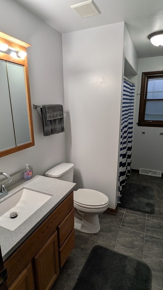 Main Bath - 418 Lincoln Ln