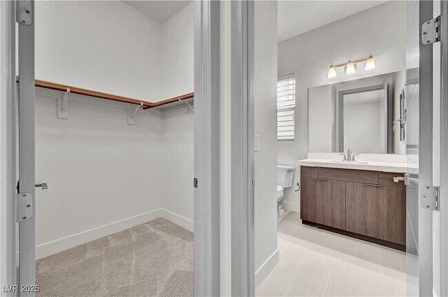 Building Photo - 68 Grey Feather Dr