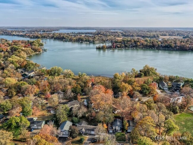 Building Photo - 4 Bedroom Home - Slip on Lake Minnetonka A...