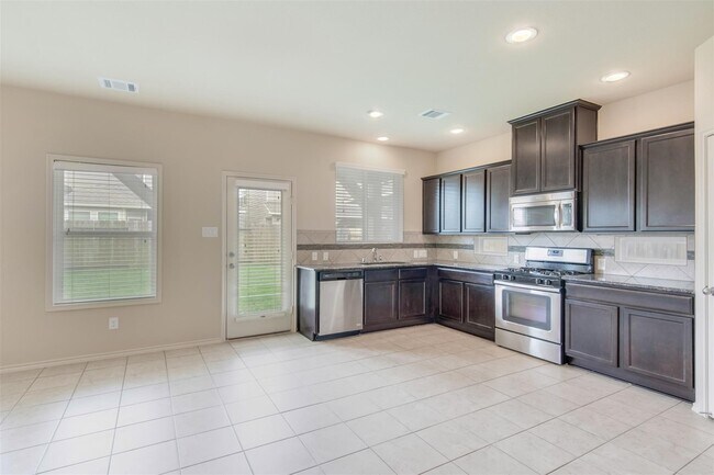 Building Photo - 18215 Amalfi Coast Dr