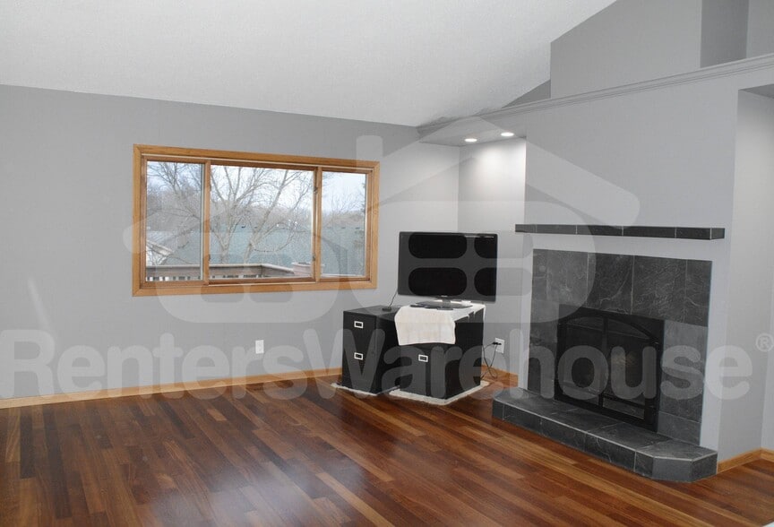 Building Photo - 710 E 143rd St