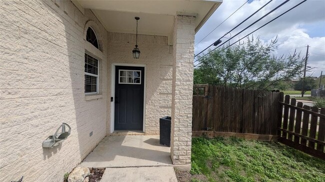 Building Photo - 1800 Pearce Ct