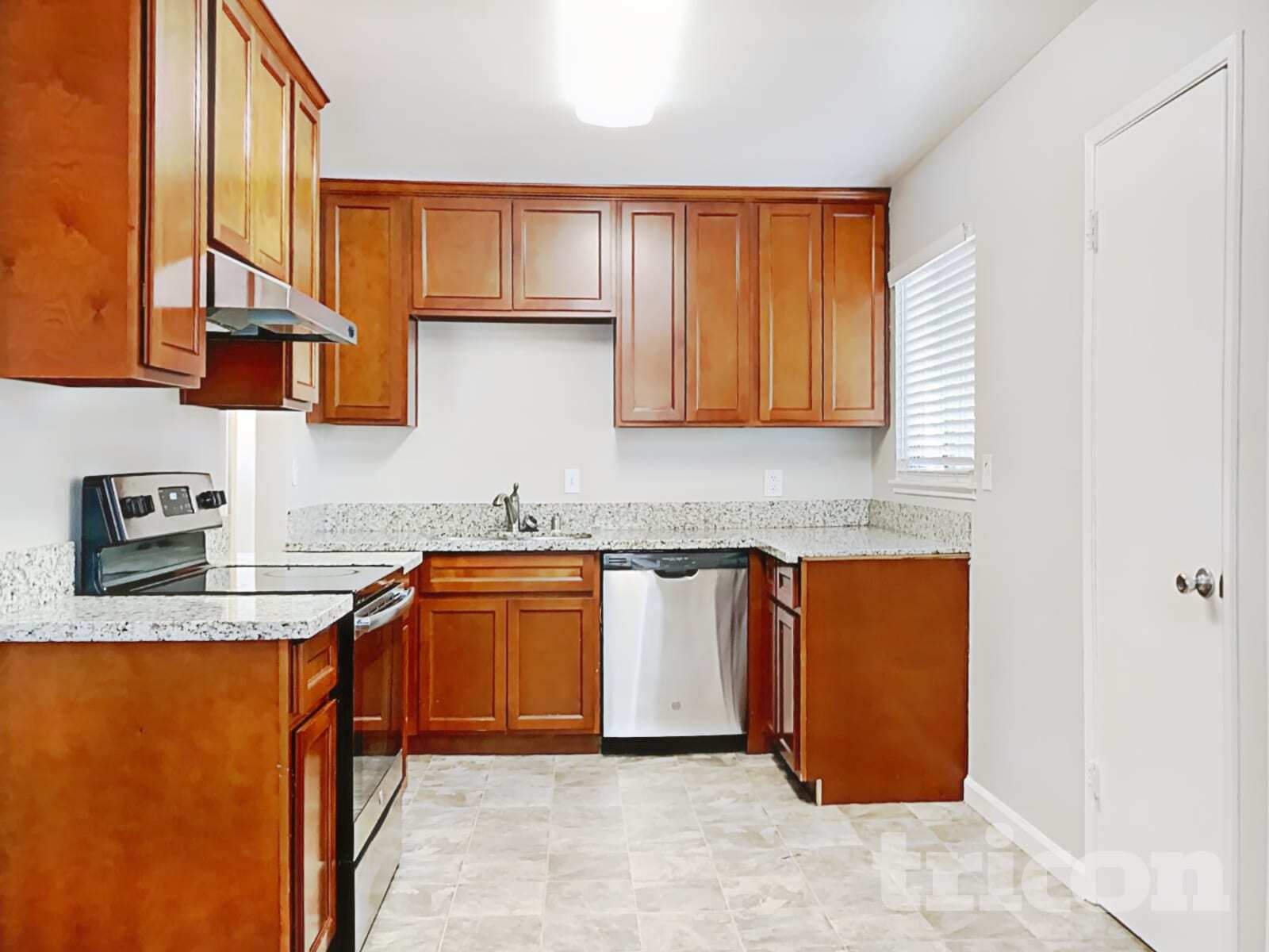 Building Photo - 1613 James St