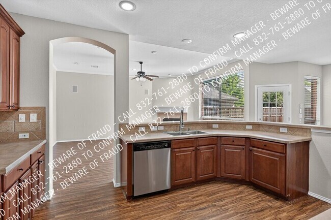 Building Photo - 12330 Red Hawk Dr