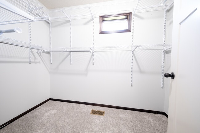 Building Photo - 2638 Vierling Dr E