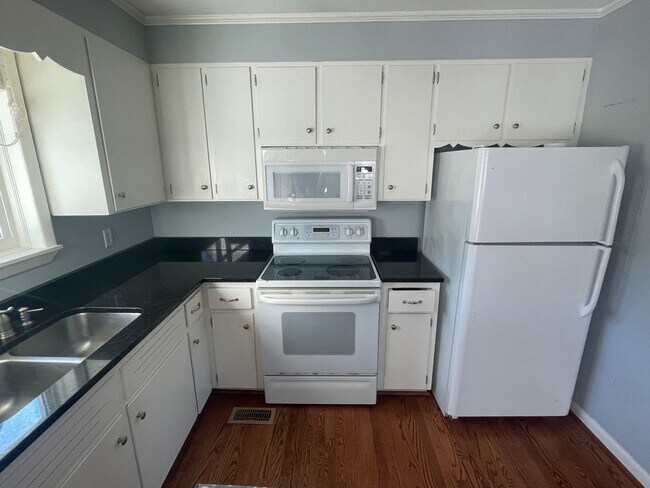 Building Photo - Home Located in Central Wilmington