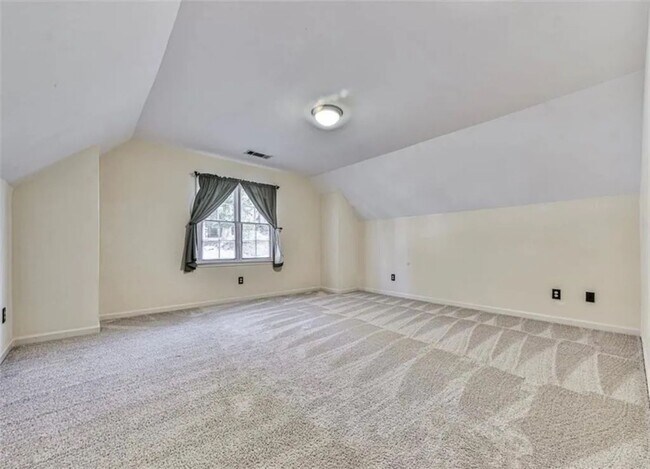 Building Photo - Spacious 5BR House in Snellville