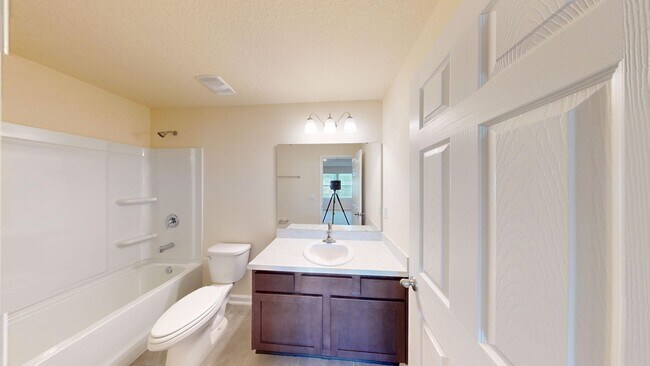 Building Photo - 3 BR/ 2.5 Bath TOWNHOME- Waterford Lakes!  ** COMING SOON **