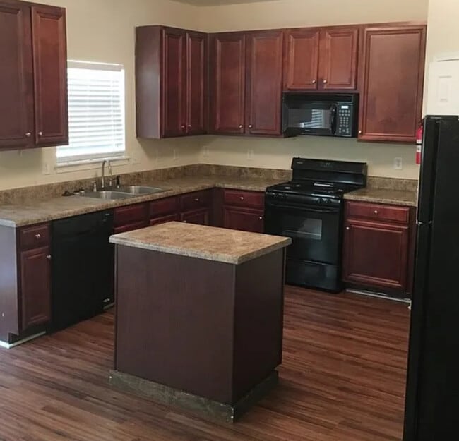 Building Photo - 2713 Elkmont Ridge SW