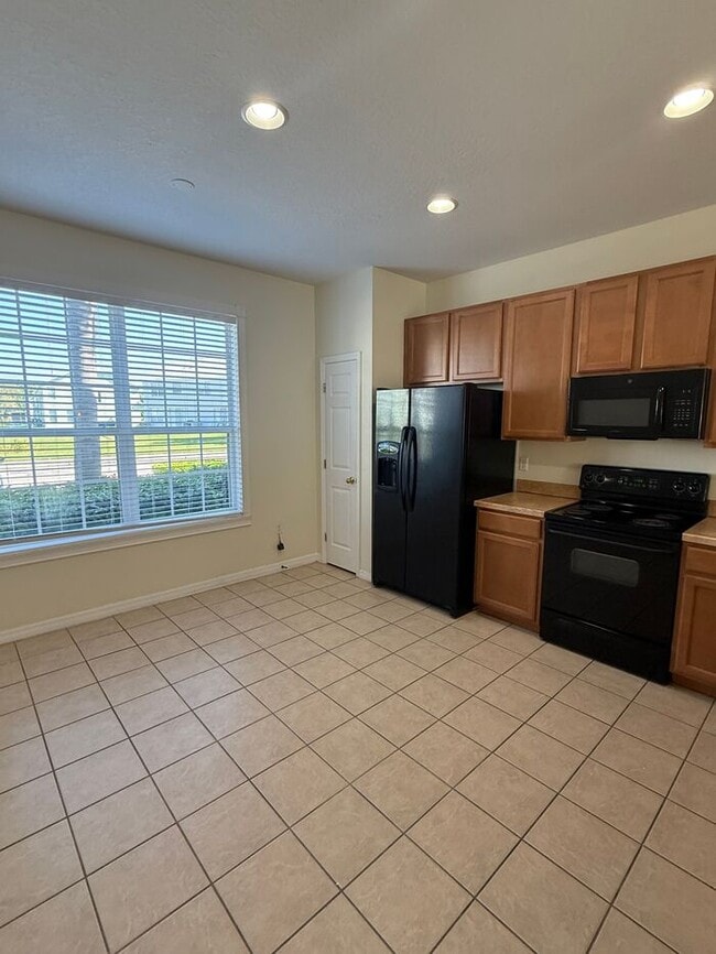 Building Photo - 3BR 2.5BA Townhome w/ In-Unit Laundry • Parking in Westchase
